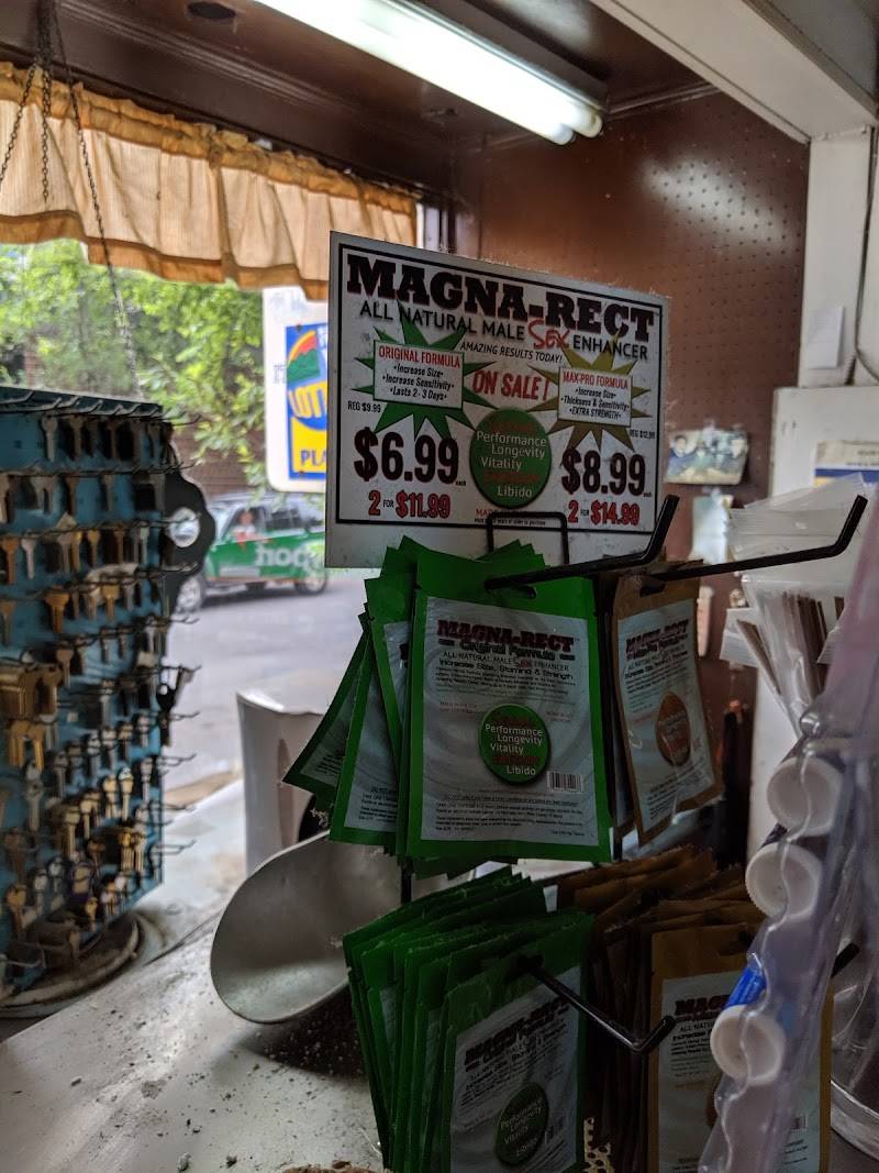 Common's Market convenience store