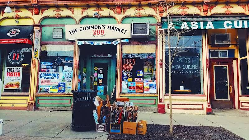 Common's Market convenience store