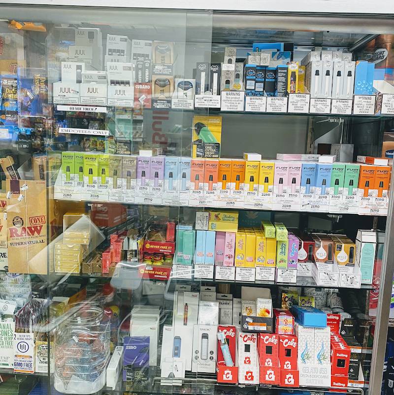 Common's Market convenience store