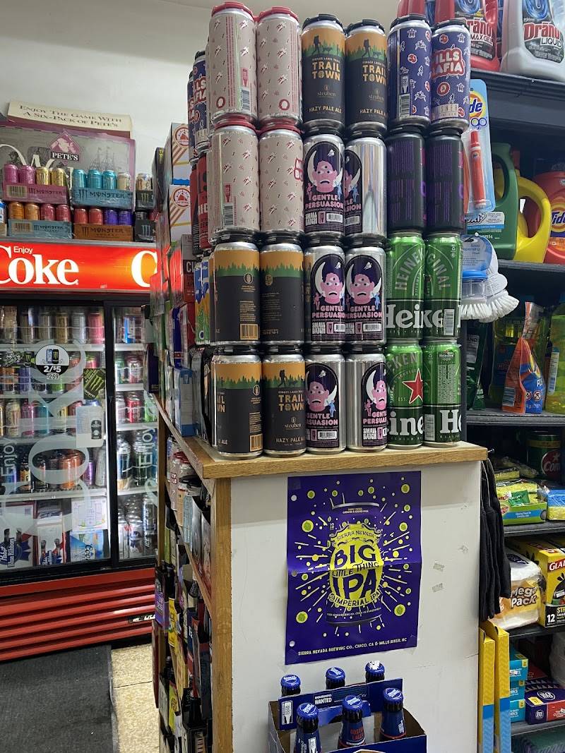 Common's Market convenience store